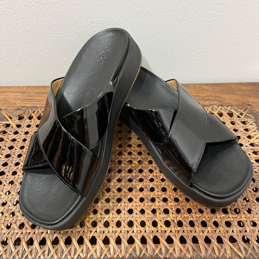 Size 6 UGG Patent Leather NWOT Emily Criss Cross Slip On Summer Black Sandals